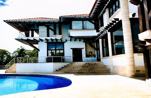 Calima Casa | villa hermosa lago calima, a 5min del pueblo y lago