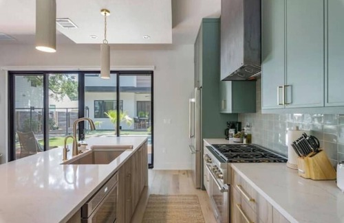 Holly Villa | Villa Hermosa - East Austin Oasis | Pool/Hot Tub