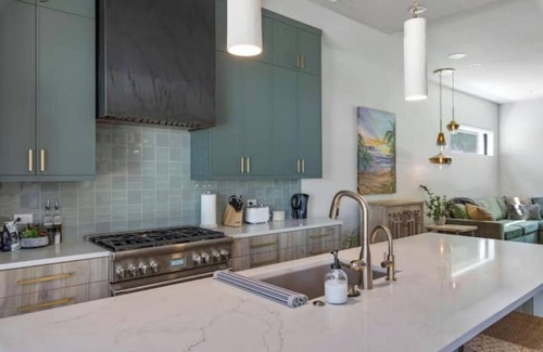 Holly Villa | Villa Hermosa - East Austin Oasis | Pool/Hot Tub