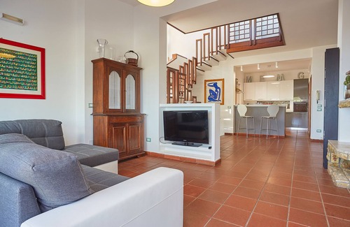 Torre Colonna-sperone Villa | Villa Hermosa con piscina y vista al mar.