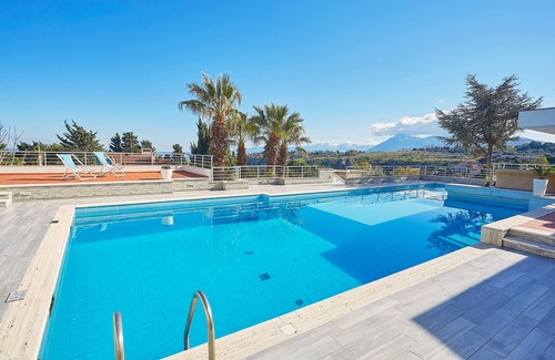 Torre Colonna-sperone Villa | Villa Hermosa con piscina y vista al mar.