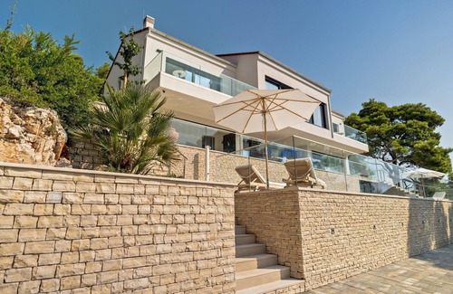 Cove Tri Zala (Zrnovo) Villa | Villa Hestia with Heated Pool