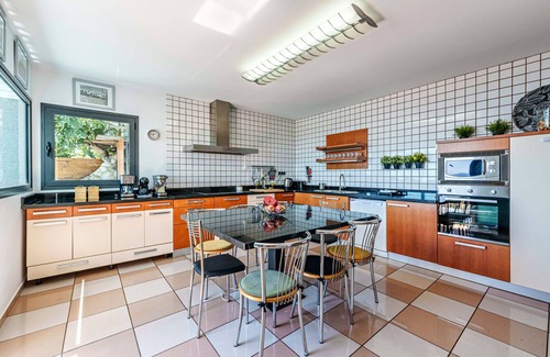 Benalmadena Villa | Villa 'Holivista' con vistas al mar, Wi-Fi y aire acondicionado
