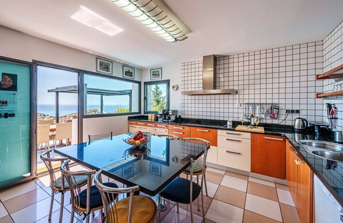 Benalmadena Villa | Villa 'Holivista' con vistas al mar, Wi-Fi y aire acondicionado