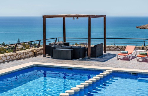 Benalmadena Villa | Villa 'Holivista' con vistas al mar, Wi-Fi y aire acondicionado