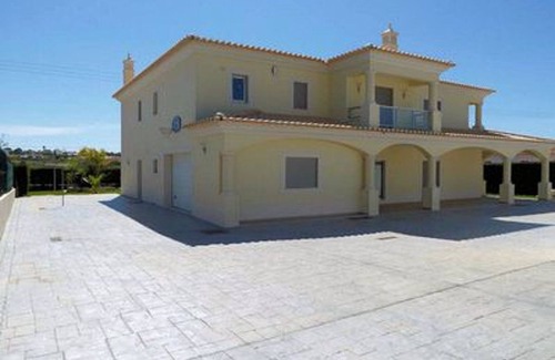 Patroves Villa | Villa Hunes: villa moderna y luminosa, piscina privada, a pie de restaurantes, fácil acceso a las pl