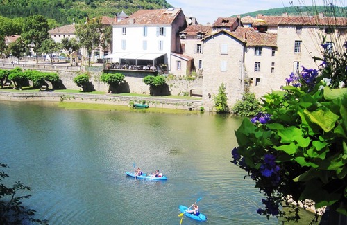 Saint-Antonin Noble Val Villa | Villa en jardines privados con vistas. 0. 5 kms a pie panadería, bares, restaurantes