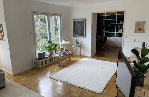 Saltsjobaden Casa | Villa idyll on Solsidan with award-winning park-like garden and lake views!