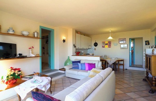 Tavarnelle Val di Pesa Villa | Villa il Borraccio - Apartamento Ciclamino, con piscina con vistas al paisaje del Chianti