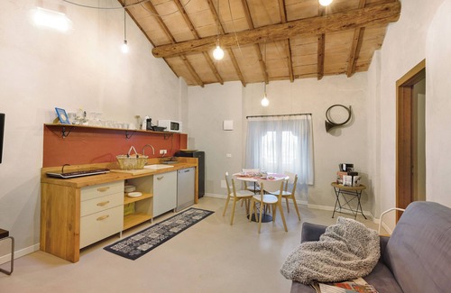 Valeggio sul Mincio Villa | Villa 'Il Bozzolo Boutique Apt Mimosa' donde la Relajación se une al Diseño