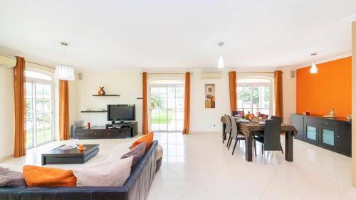 Armacao de Pera Villa | Villa Imagine by Algarve Vacation