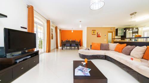 Armacao de Pera Villa | Villa Imagine by Algarve Vacation