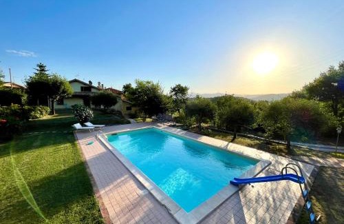 Montelirossi Apartamento | Villa immersa nella Serenità