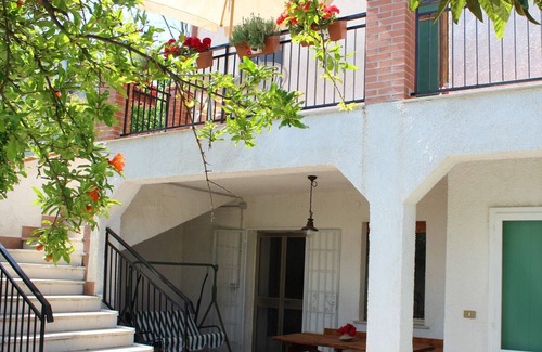 Ortona Villa | Villa rodeada de vegetación entre el mar y la Majella