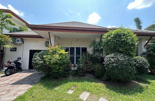 Central Pattaya Villa | Villa in a secure village with shared pool