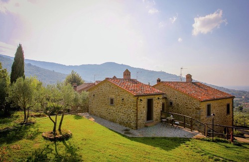 San Pietro a Cegliolo Villa | Villa en Cortona con Piscina y Vista a Chiana