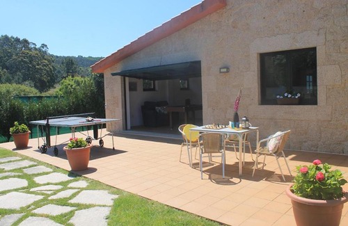 Serans Casa | Villa in Espiñeirido with Pool & Sea Views