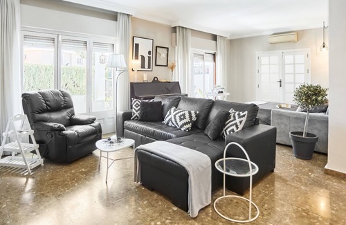 Fuengirola Villa | VILLA IN FUENGIROLA CENTER. NEW LUXURY POOL !