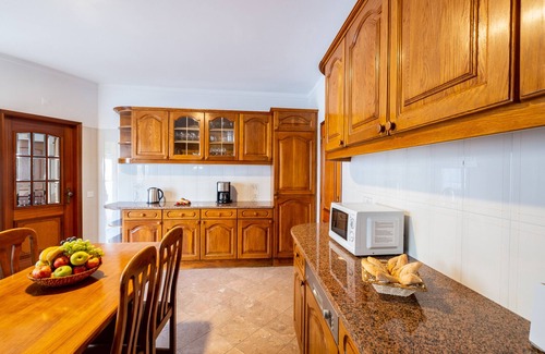 Gale Villa | Villa in Galé w/ pool, BBQ & sea view