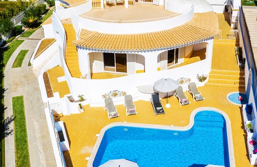 Gale Villa | Villa in Galé w/ pool, BBQ & sea view