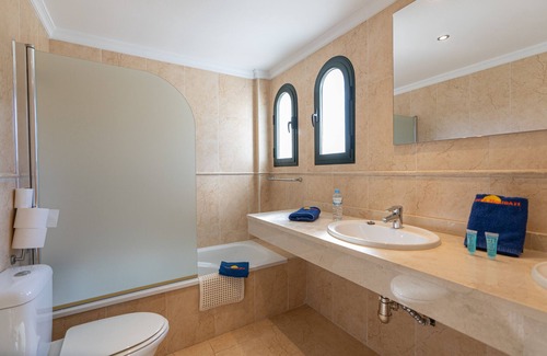 Manilva Chalet De Esquí | villa in goleto wwith private pool