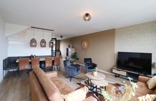 Leons Casa | Villa in Leons with Sloop Rental