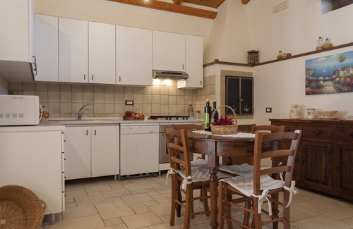 Castellana Grotte Villa | Villa en Monopoli para 12 personas en seis habitaciones