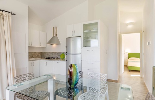 Cardedu Casa | Villa en nueva residencia con piscina comunitaria y aire acondicionado.