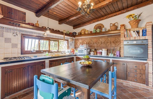Partinico Villa | Encantadora Villa con Terraza en el Tejado