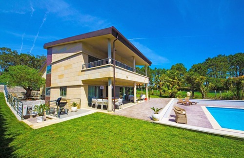 Montalvo Casa | Villa en Sanxenxo con Vista al Mar y Piscina