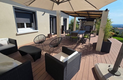 Millery Villa | Villa in the hills above Lyon with swimming pool, ideal for families.
