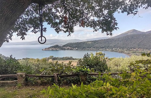 Lake Bracciano Villa | Villa, increíble vista al lago, piscina y playa privada en Trevignano Romano