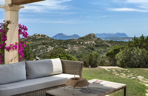 Arzachena Villa | Villa 'India' con vistas al mar, Wi-Fi y aire acondicionado