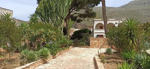 Castelluzzo Casa | Villa indipendente con patio giardino e parcheggio