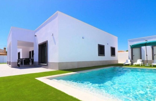 Chiclana de la Frontera Chalet De Esquí | Villa Infinity in Chiclana