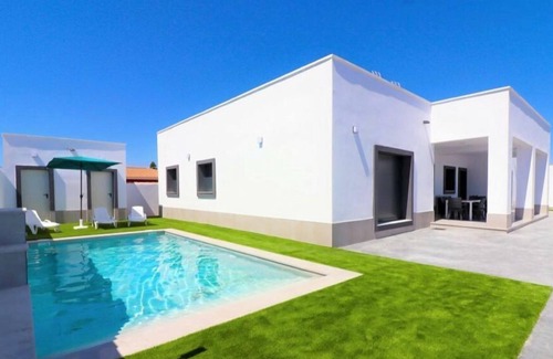 Chiclana de la Frontera Chalet De Esquí | Villa Infinity in Chiclana