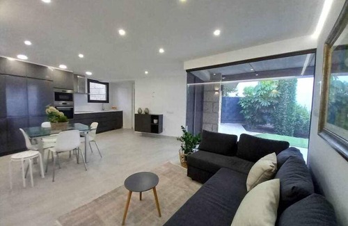 Armenime Casa | Villa Infinity. Vistas, Wiffi y jacuzzi