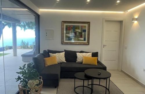 Armenime Casa | Villa Infinity Vistas Wiffi y jacuzzi