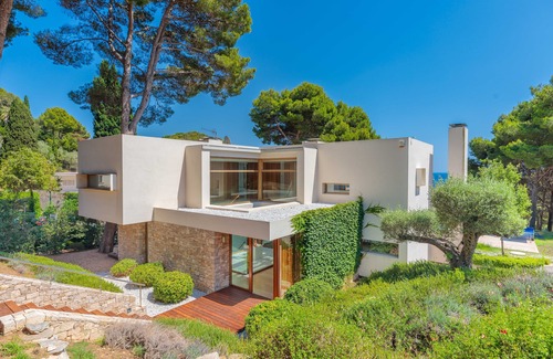 Aiguablava Villa | "Villa Irina en Begur: Lujo y Vistas al Mar Cerca de la Playa"