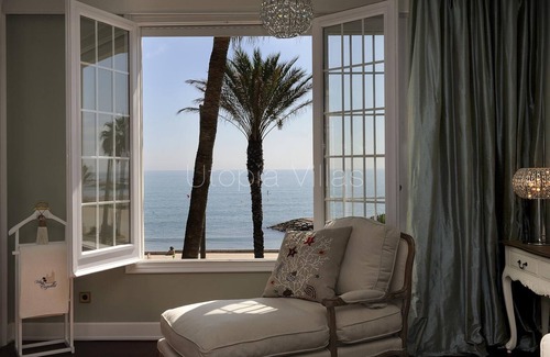 Passeig Maritim Villa | Impresionante villa frente al mar - aire acondicionado, casa de huéspedes, wifi