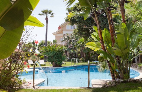 Passeig Maritim Villa | Impresionante villa frente al mar - aire acondicionado, casa de huéspedes, wifi