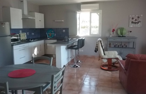 L'Isle-sur-la-Sorgue Villa | Isle sur la Sorgue Villa en una piscina tranquila