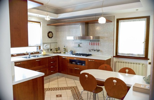 Cerreto Villa | Villa Isoletta, Beautiful vacation home with pool