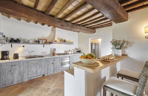 Montelovesco Villa | Villa en San Giovanni Del Pantano con 8 habitaciones, capacidad 16