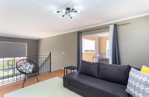 Century City Apartamento | Villa Italia 933 by CTHA