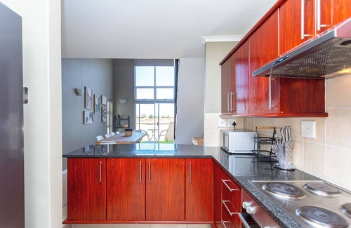 Century City Apartamento | Villa Italia 933 by CTHA