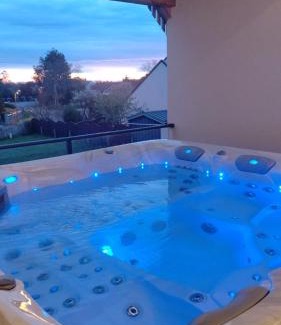 Genets Casa | Villa Jacuzzi au pied de la Baie du Mont St Michel