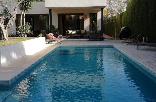Gelves Villa | Villa Jardines Piscina-10 Minutos Sevilla Centro-Wifi Gratis-Aire Acondicionado