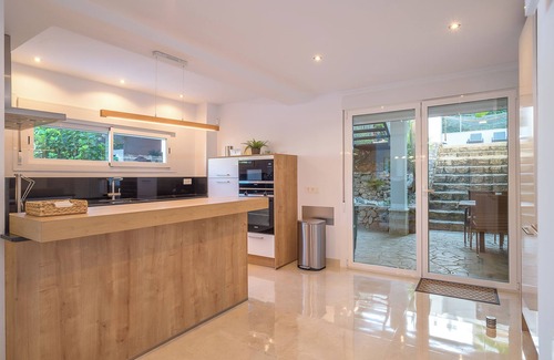 Mijas Villa | "Villa Jazmin" con vistas a la montaña, piscinas, Wi-Fi, aire acondicionado, terrazas y jardín
