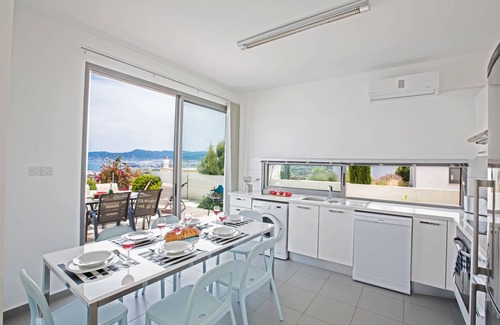 Latchi Villa | Villa Jenny, Villa moderna 3BDR Latchi con piscina y vistas impresionantes